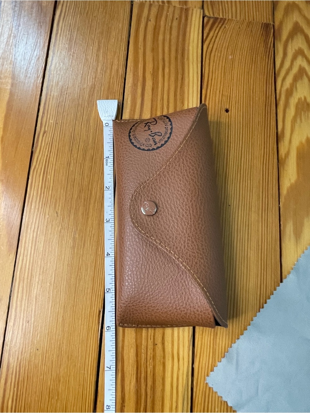 Ray-Ban Brown Leather Sunglasses Case with Cleaning Cloth - Picture 2 of 4